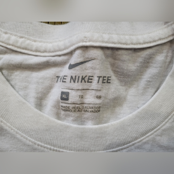 ♡ SOLD ON EBAY ♡ Nike Men's XL White Logo Green Leaves Short Sleeve Tee - Picture 3 of 11